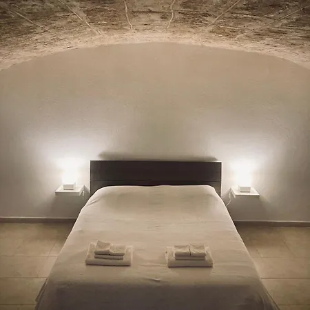 Dimora Castello Nyaraló Bari